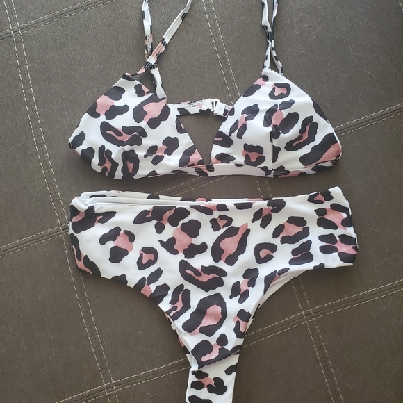 NEW! Sexy 2 Piece Halter Snake Bikini Set - Picture 6 of 6